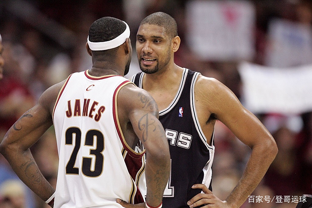 戈贝尔篮下1抢4点出篮板 爱德华兹连续闪躲暴力炸筐