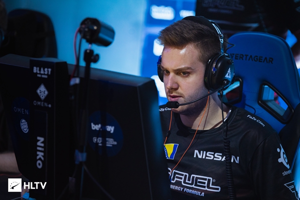 一出局一垒 一出局一垒